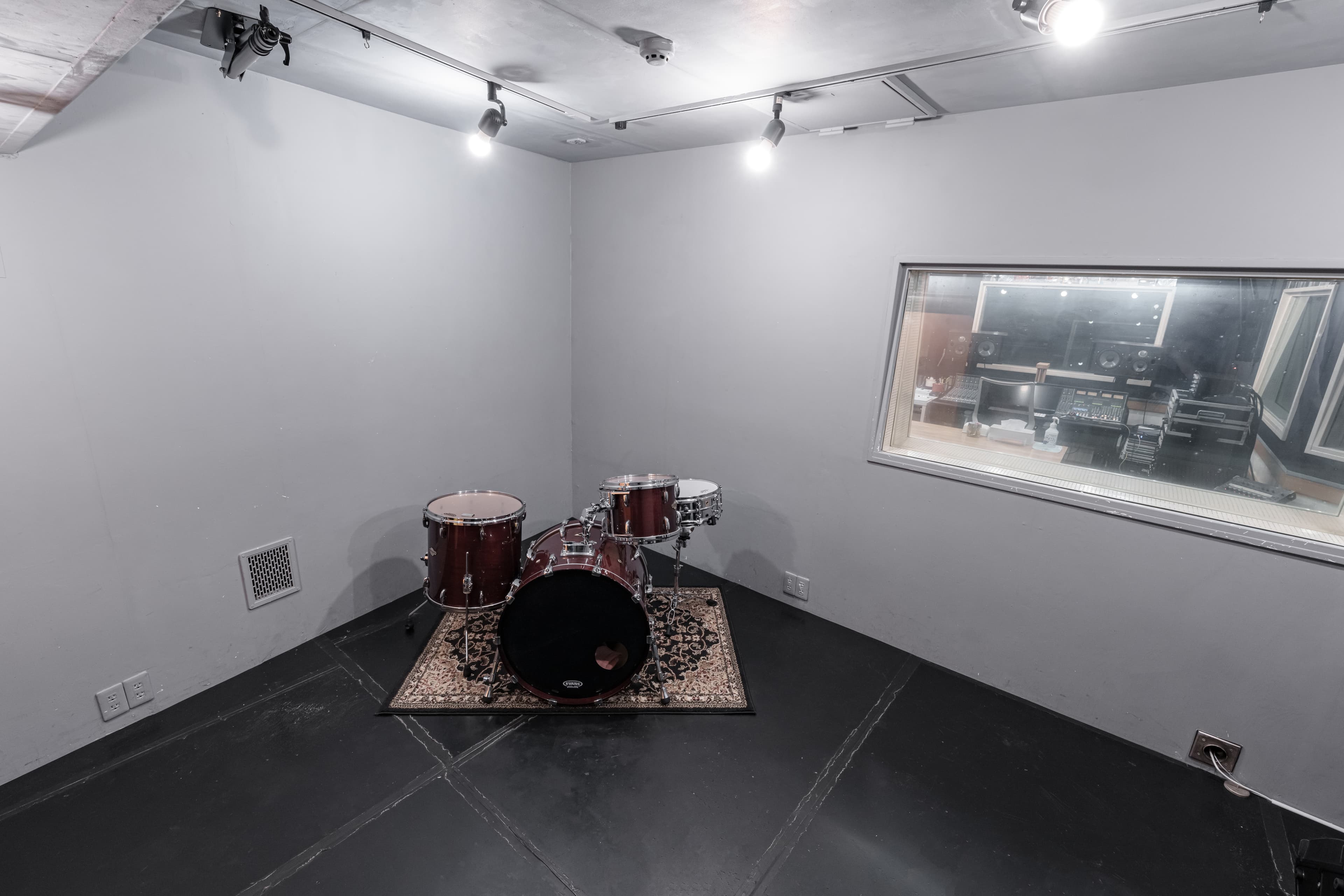 STANDBY MUSIC STUDIO 1 studio(14帖) + 3booth(10帖,3帖,1.5帖) スタジオ内観 4